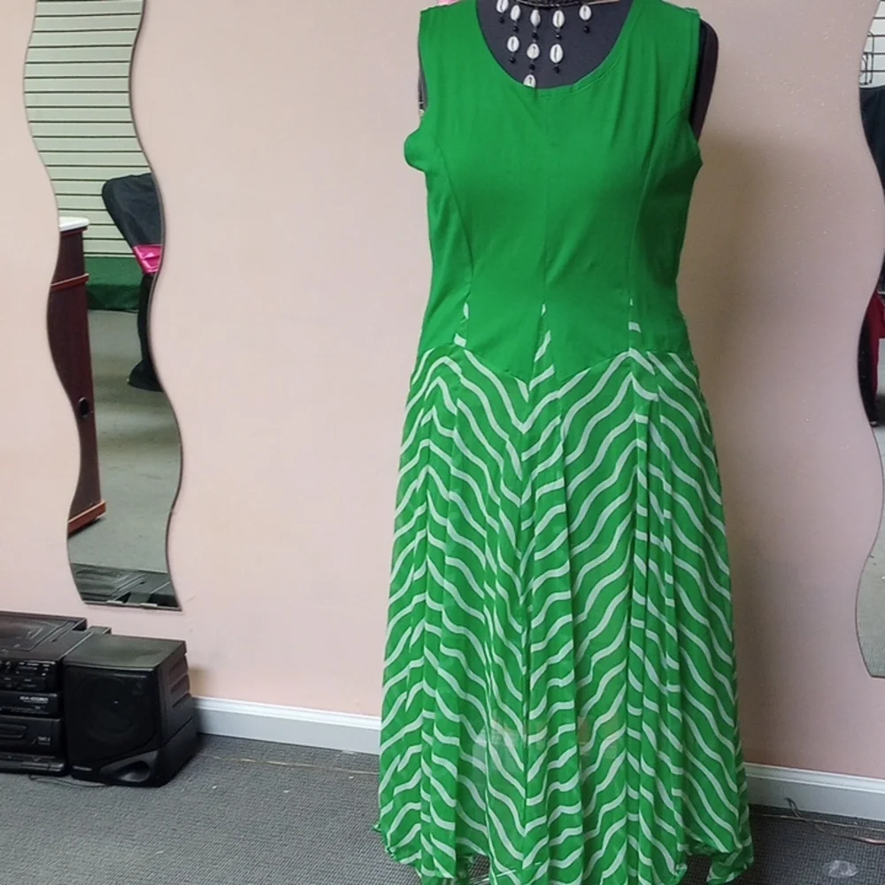 Dress - Picture 1 of 4